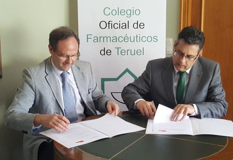 Firma del convenio entre SEFAC y el COF de Teruel