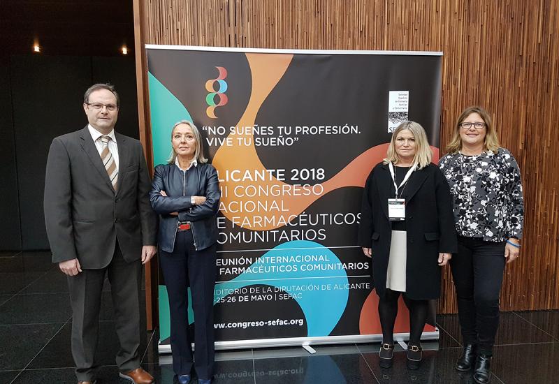 Jesús C. Gómez, presidente de SEFAC; Fe Ballestero, presidenta del COF de Alicante; Maite Climent, presidenta de SEFAC Comunitat Valenciana y del comité organizador de SEFAC 2018; y Rosa Prats, presidenta del comité organizador de SEFAC 2018