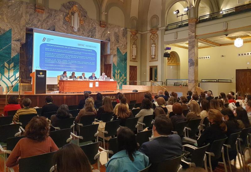 Reforzar la labor clínica y adentrarse en la teleatención farmacéutica sin caer en la deshumanización, factores decisivos para la labor sanitaria de los farmacéuticos comunitarios