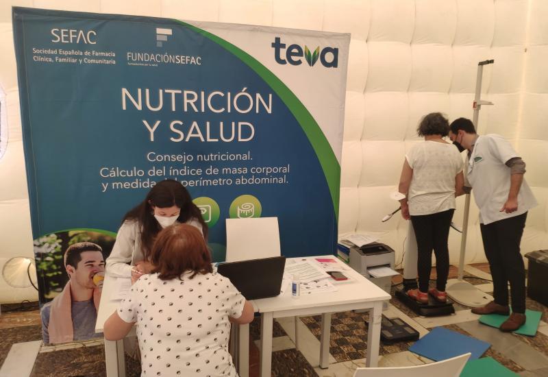 La carpa ‘El farmacéutico que necesitas’ muestra en Sevilla el valor de los servicios que pueden ofrecer las farmacias para mejorar el uso de los medicamentos y la salud de la población