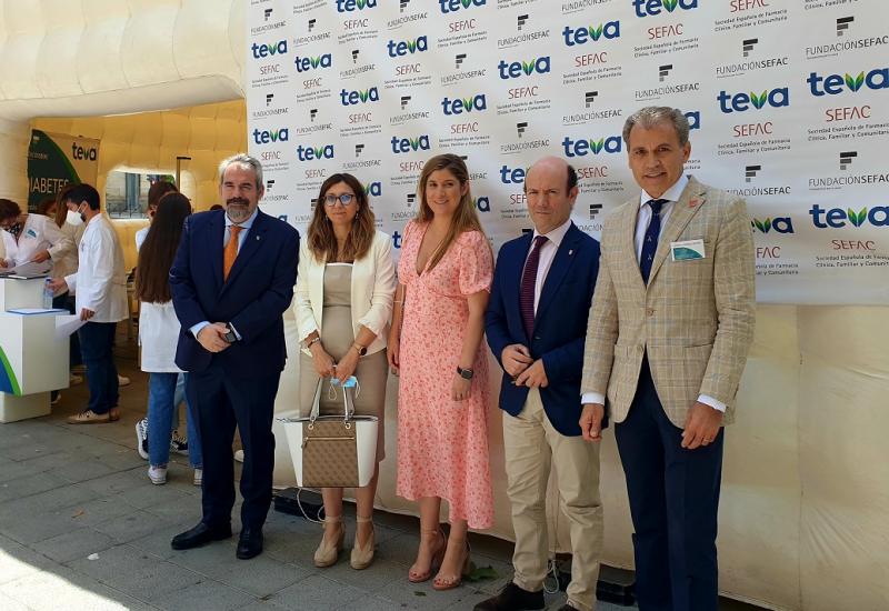 La carpa ‘El farmacéutico que necesitas’ muestra en Valladolid el valor de los servicios que pueden ofrecer las farmacias comunitarias para mejorar el uso de los medicamentos y la salud de la población