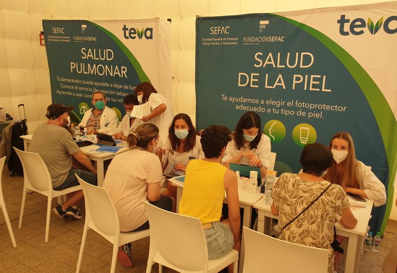 La carpa ‘El farmacéutico que necesitas’ muestra en Zaragoza el valor de los servicios que pueden ofrecer las farmacias para mejorar el uso de los medicamentos y la salud de la población