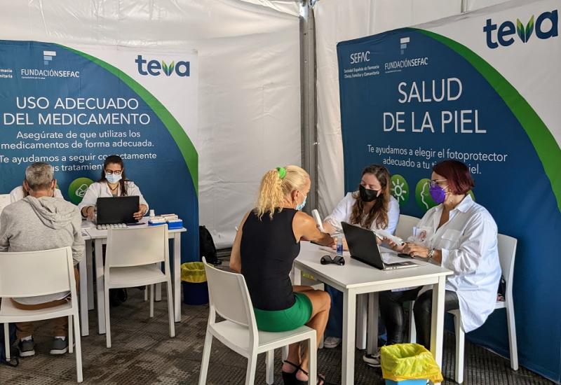La carpa ‘El farmacéutico que necesitas’ muestra en Las Palmas el valor de los servicios que pueden ofrecer los farmacéuticos comunitarios para mejorar el uso de los medicamentos y la salud de la población